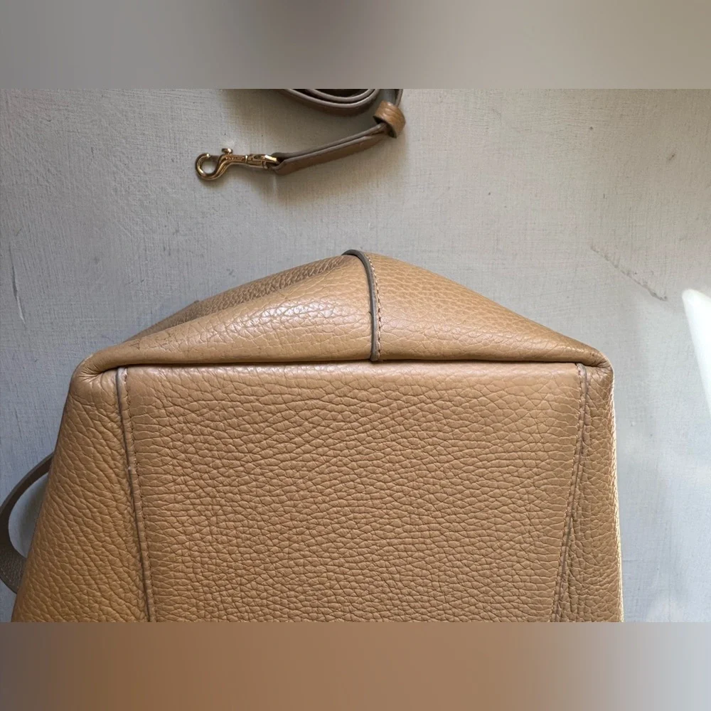 Cuyana Zippered Satchel in Cappuccino Pebbled Leather